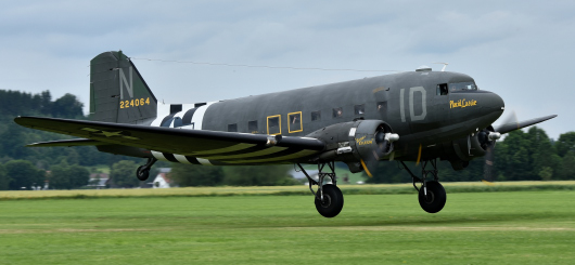 Douglas C-47 am Flugplatz Tannheim -- Juni 2019 -- Douglas C-47 am Flugplatz Tannheim -- Juni 2019 --