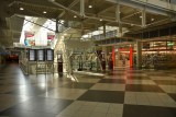 Geöffneter Drogeriemarkt, Terminal 1